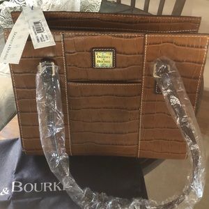 Croco leather embossed Dooney & Bourke stachel
